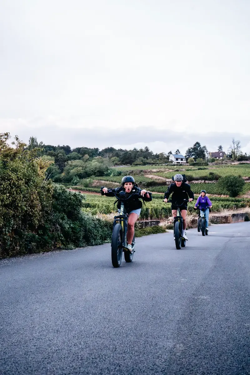Un groupe sur la route des vignes