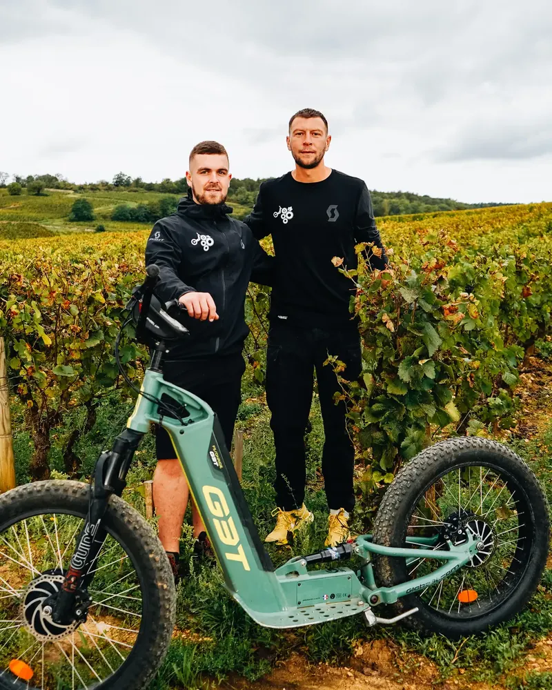 Eddy et Joshua avec une trottinette FS ON Ride