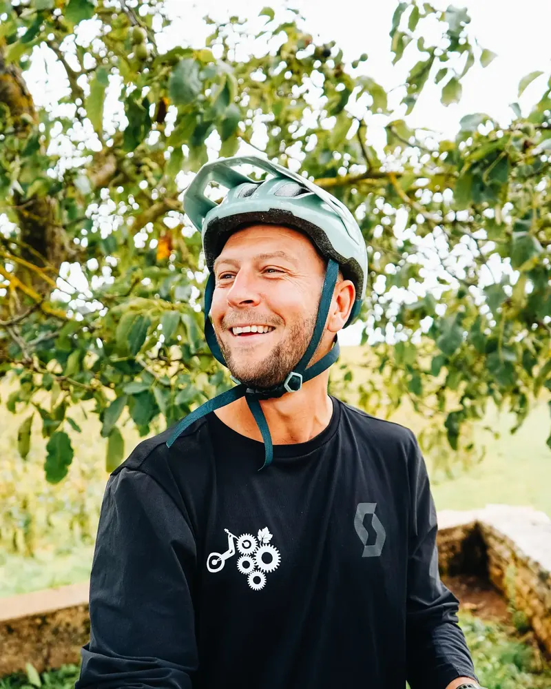 Sourire sous le casque